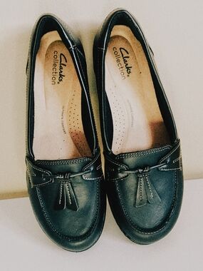 Clarks Black Leather Tassel Loafers for Women: Worn Once